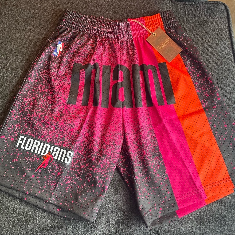 Miami Heat NBA Mitchell & Ness Swingman Basketball Shorts Size Medium